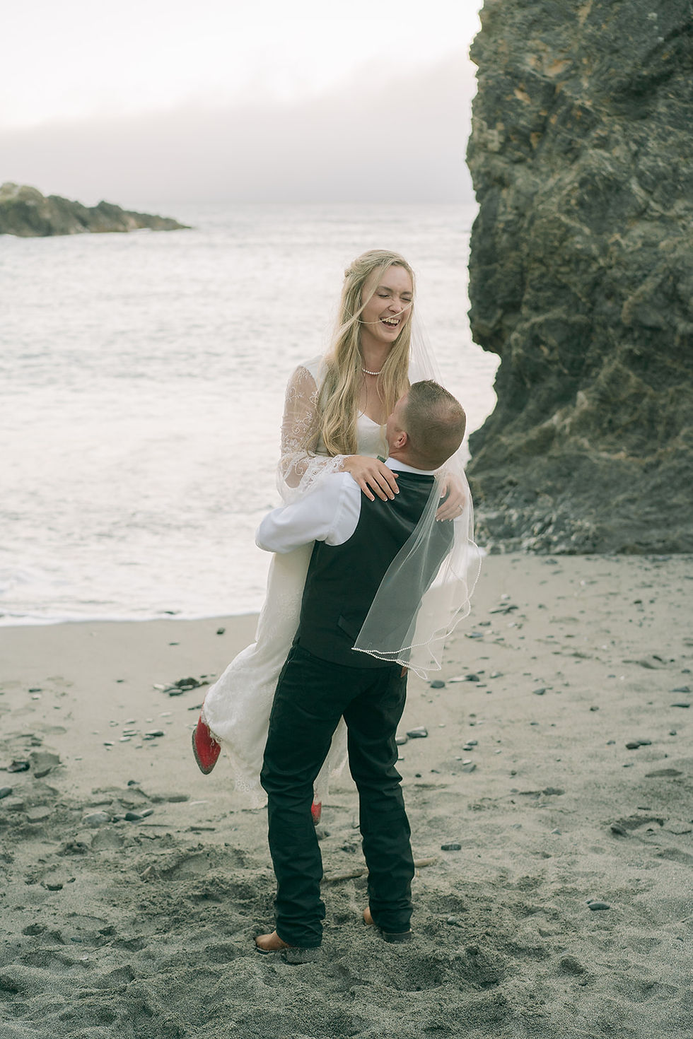 Mendocino Wedding along the cliffside - Wedding Photos