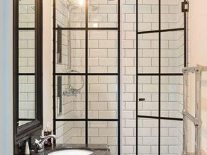 How to choose a shower door