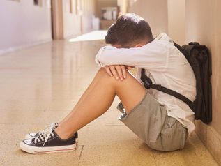 How Therapists Help People With Social Anxiety