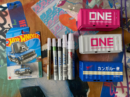 HotWHeeLsとセリアのコンテナ、三菱のペイントマーカーを買ってきた!!