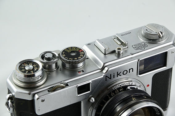 Nikon S4