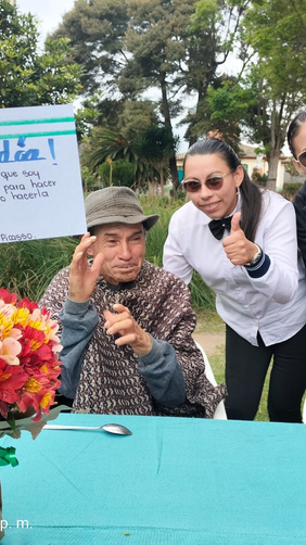 Usuarios del Centro Especial la Colonia, protagonistas del Día del Adulto Mayor