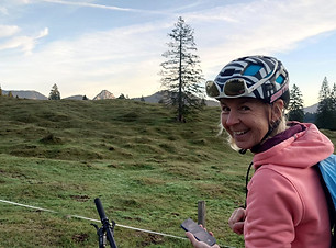 Von Frau zu Frau! Sicherheitsfahrtechnikkurse Ladieskurse. Für Mountainbike und E-Mountainbike Ladies die ihr Bike immer souverän und sichern steuern möchten. Kleines Team mit individuell anpassbaren Kursen für dich oder deine Freundin