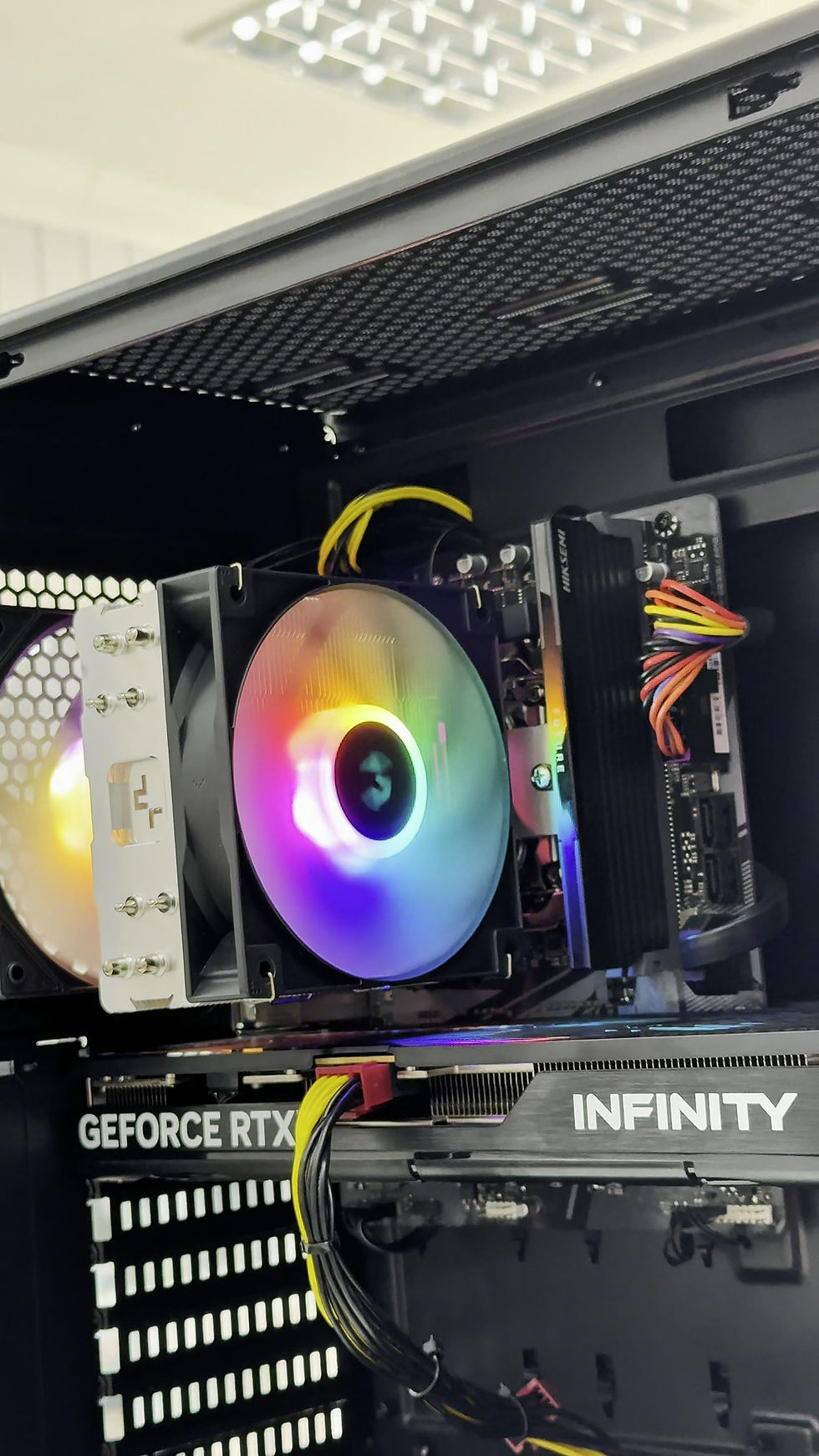 Miniatura: RYZEN 7 7700X + 16GB RAM + RX 9060XT 8GB