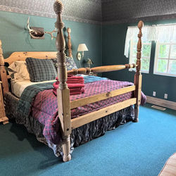 Room 1 (Private): Queen Bed