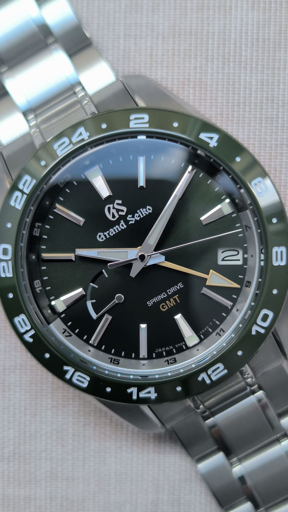Miniaturbild: Grand Seiko GMT Spring Drive Grün | Full-Set | ref. SBGE257 aus 2024