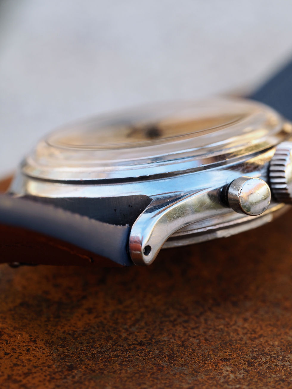 Thumbnail: SOLD | Universal Geneve Compax | U.S. Army Air Corps | ref. 22209 from 1945