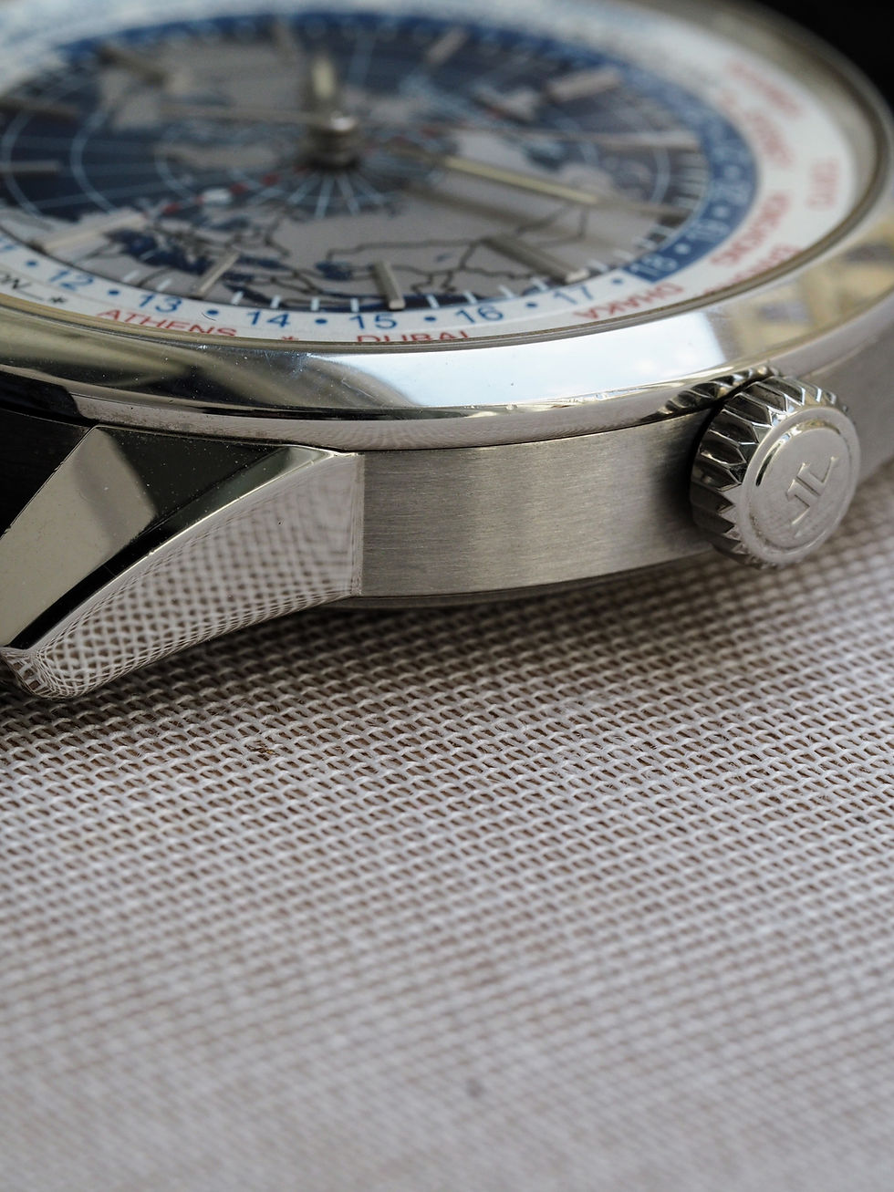 Miniaturbild: Jaeger LeCoultre Geophysic | Worldtime | ref. Q8108420 aus 2019