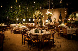 decoracao-com-folhagens-casamento-no-campo