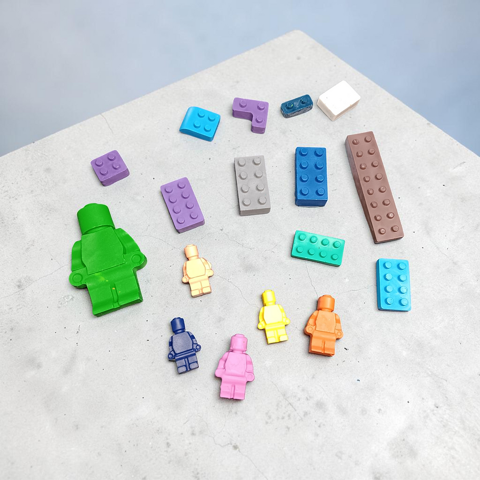 Thumbnail: Robots and blocks shaped crayons