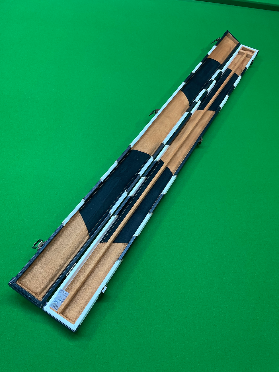 Thumbnail: 3/4 2 Slot White & Black Chevron Cue Case