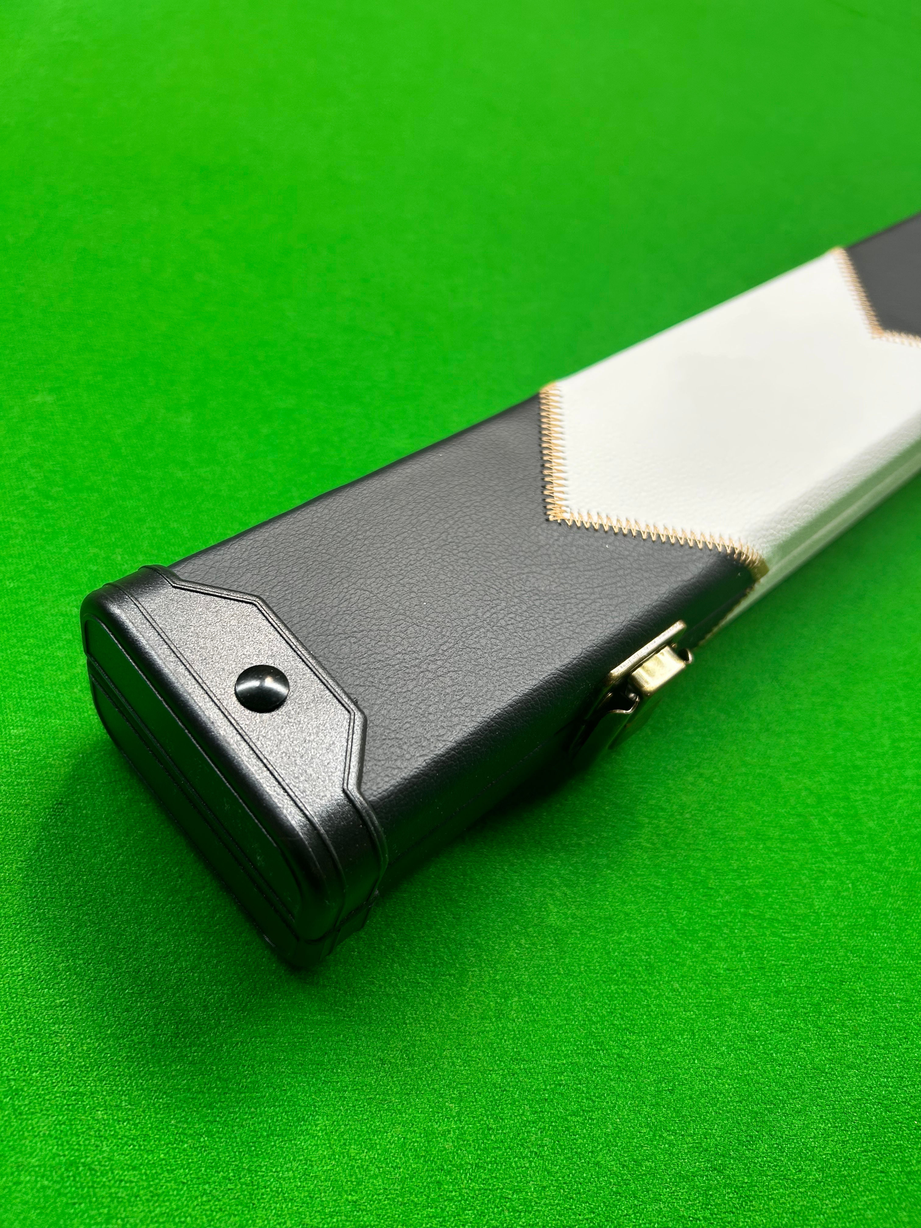 Baize Master 2 Piece 2 Slot White Arrow Case
