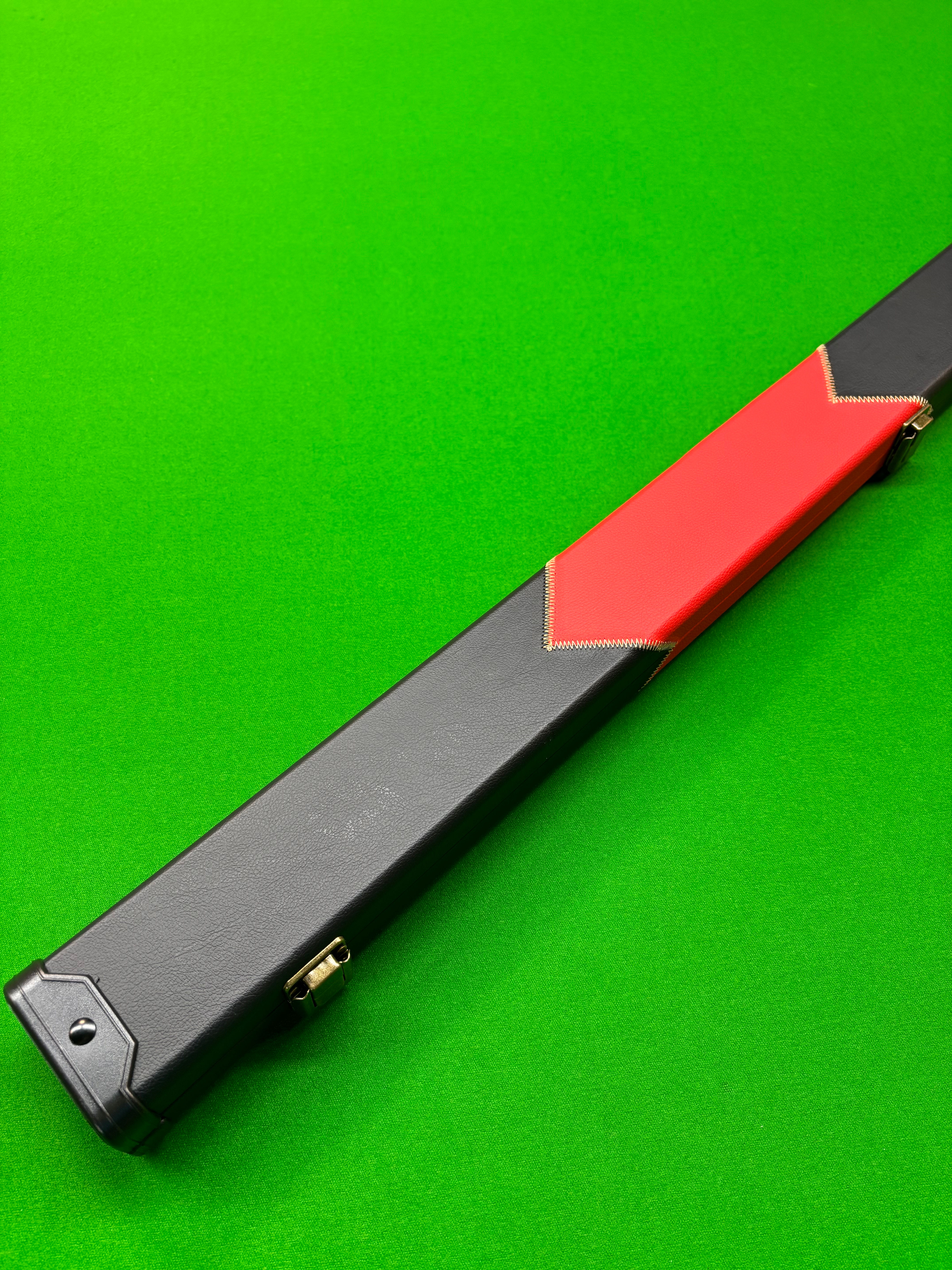 Baize Master One Piece 2 Slot Red & Black Arrow Plastic End Cue Case