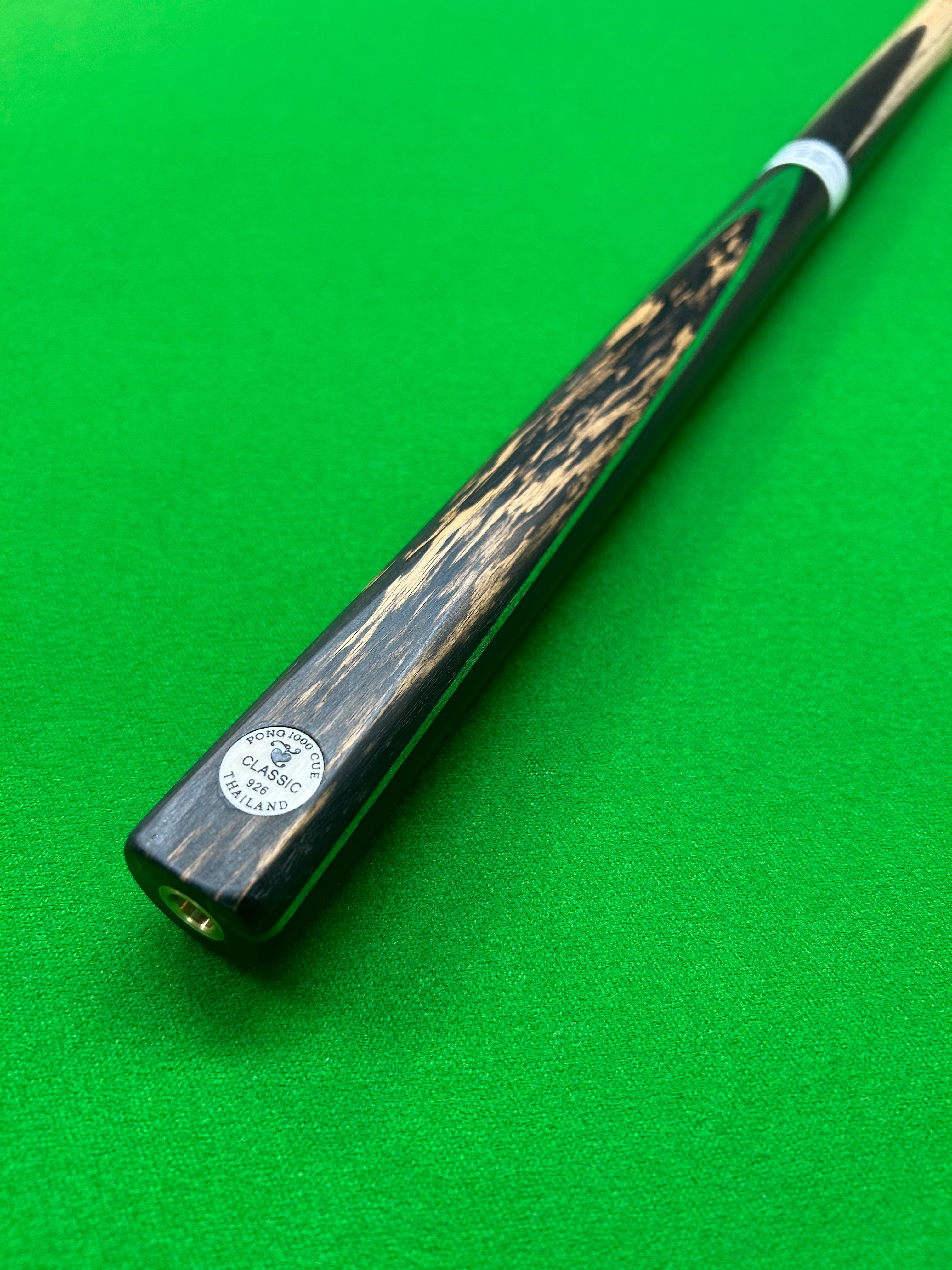 Pong Classic No926 9.5mm, 18.3oz, 58.25" One Piece Ash Snooker Cue