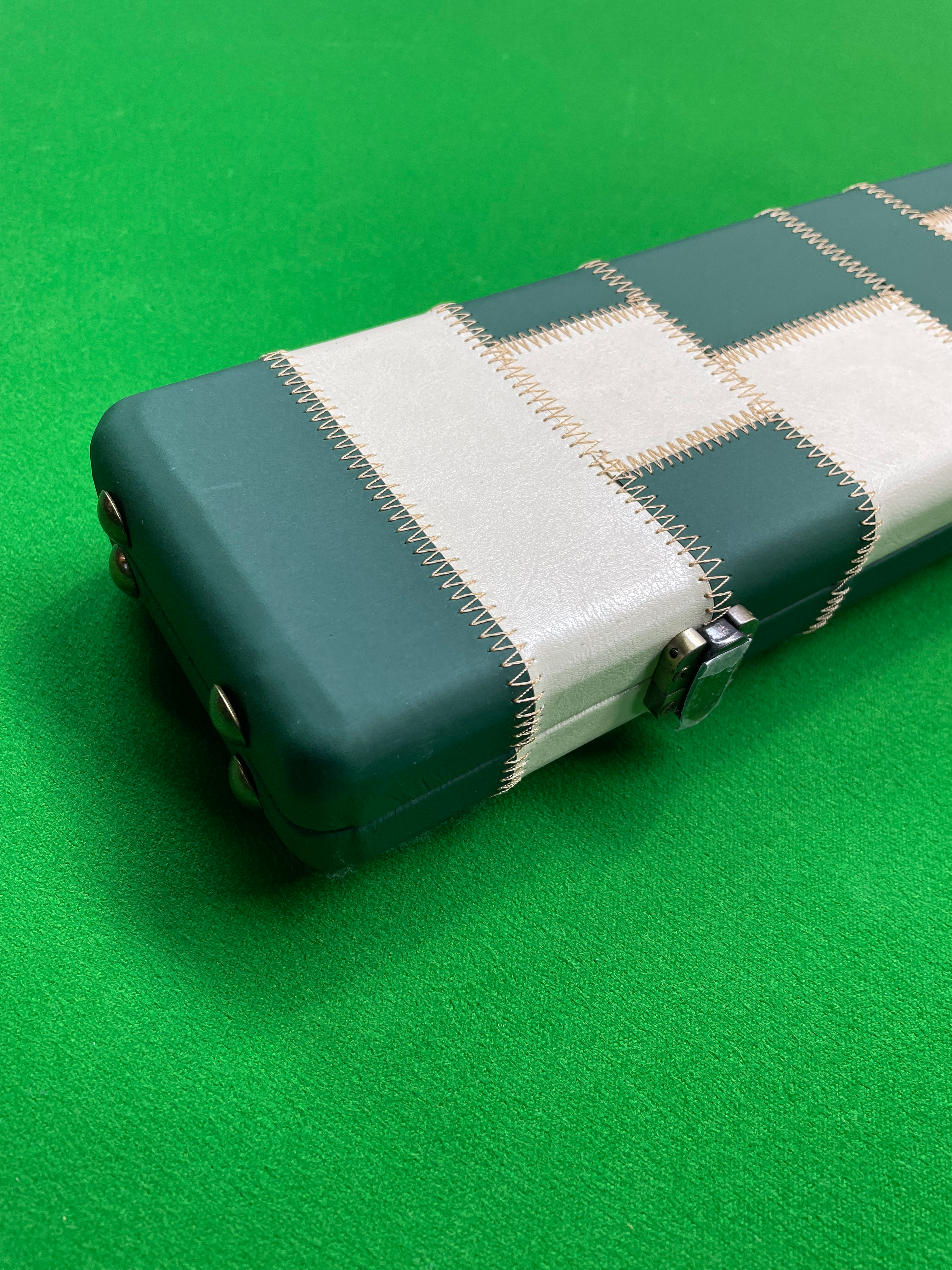 2 Piece 3 Slot Gren & Cream Patchwork With Straps Cue Casee