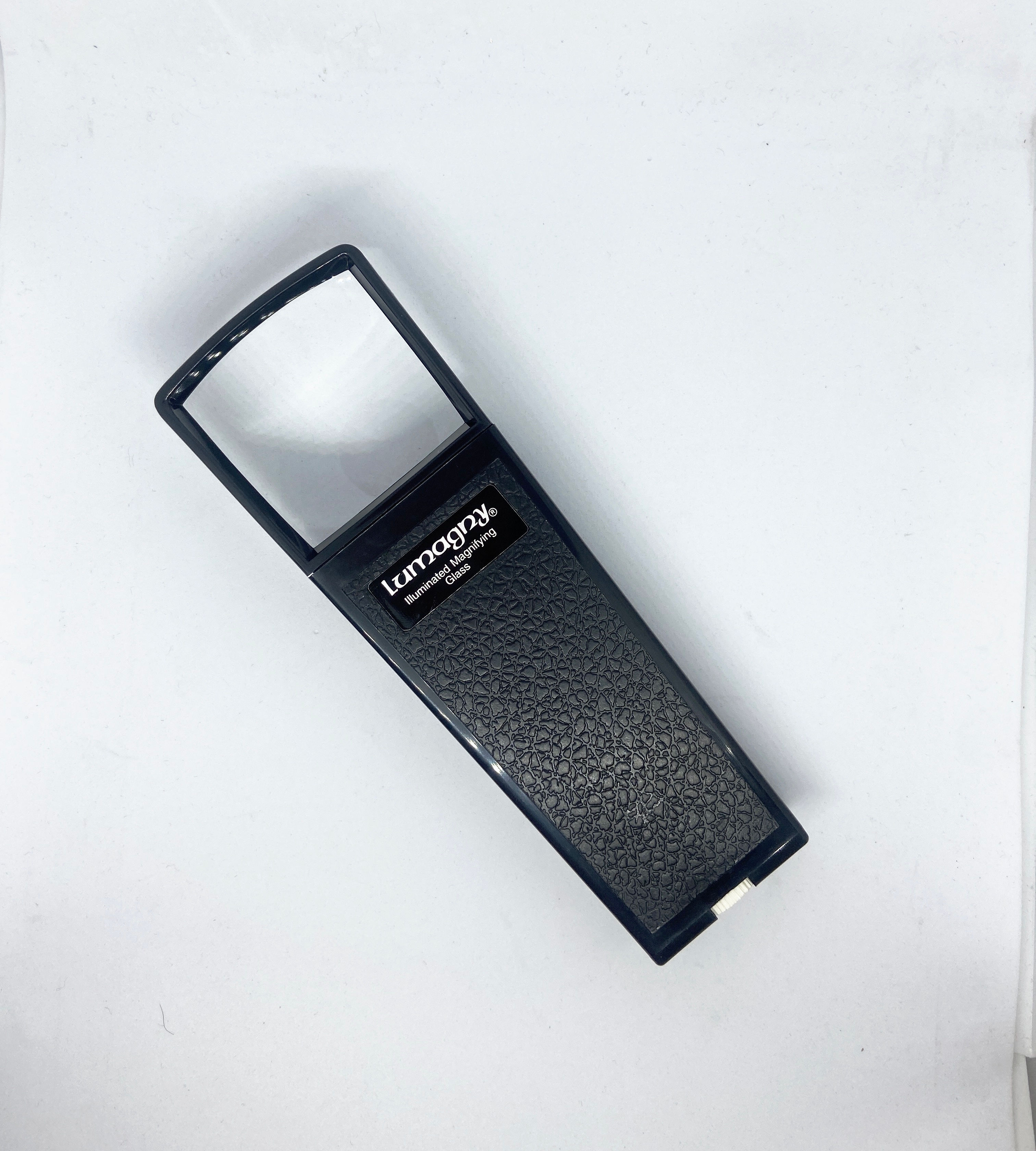 Illuminated 2x magnifier 