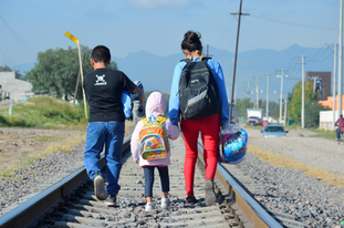 A Invisibilidade do Sonho: O Direito Negado às Crianças Migrantes