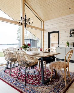 honka-huuskonniemi-honkafamily-vista-interior-diningroom-photo-minnakivinen