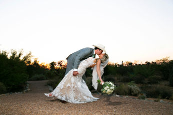Kiss at Sunset, wedding venue, sunset wedding pictures, wedding venue tucson, Az The buttes at Reflections
