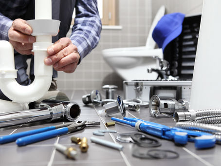 When Should You Call a Plumber? Common Plumbing Issues to Watch For!