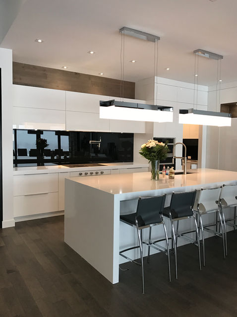 Beautiful glass kitchen splashback.