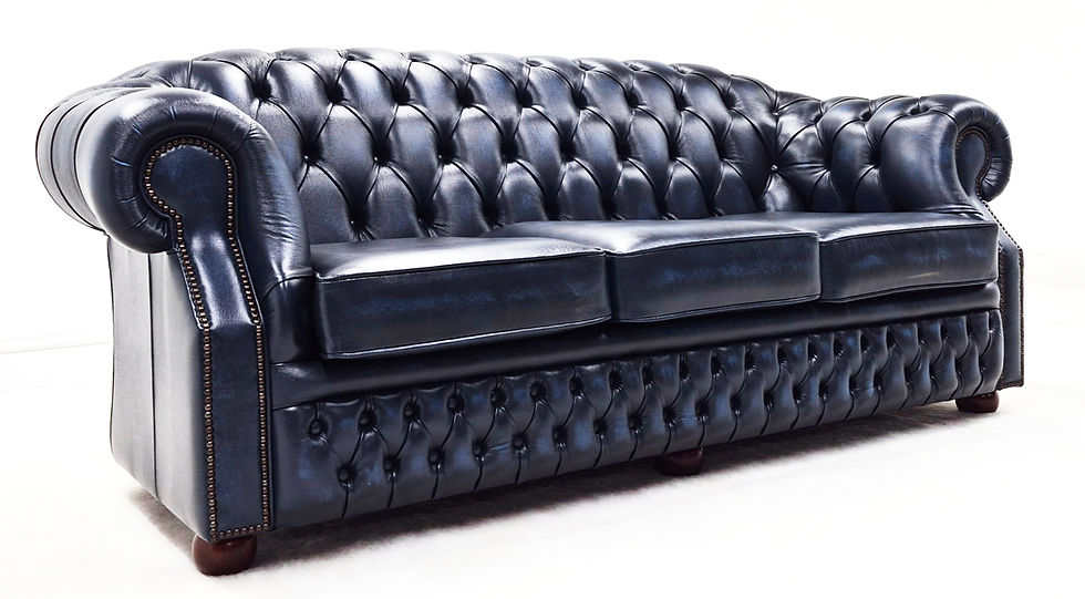 The Lancaster Chesterfield
A classic British silhouette shaped with Winchester’s hand‑built discipline.
Deep buttoning, rolled arms and full‑grain leather come together to create a composed, architectural presence, a model defined by structure, proportion and true workshop craft.