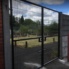 secruity gate with mesh.PNG