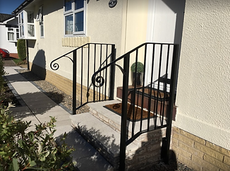 Small railings up two stairs.PNG