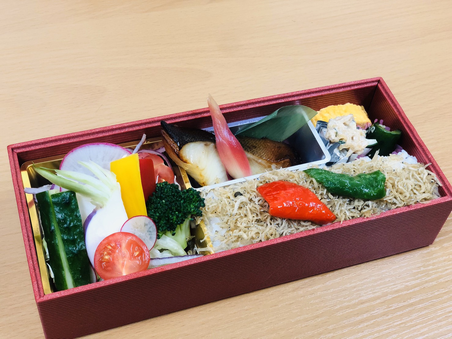 旬野菜とちりめんご飯弁当