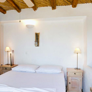 Chambre naturelle d'une maison traditionnelle en Grèce dans les cyclades 