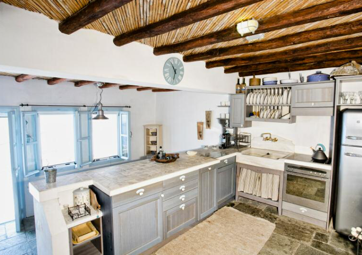 Cuisine d'une maison en grèce à Serifos à louer de charme et authentique