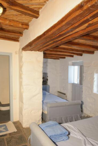 Chambre de la maison Eole à Serifos vacances authentique en grèce