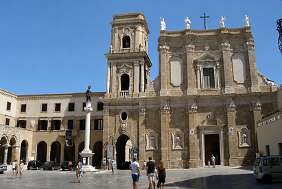 Brindisi Cathedral with small AIJ tourist group.png