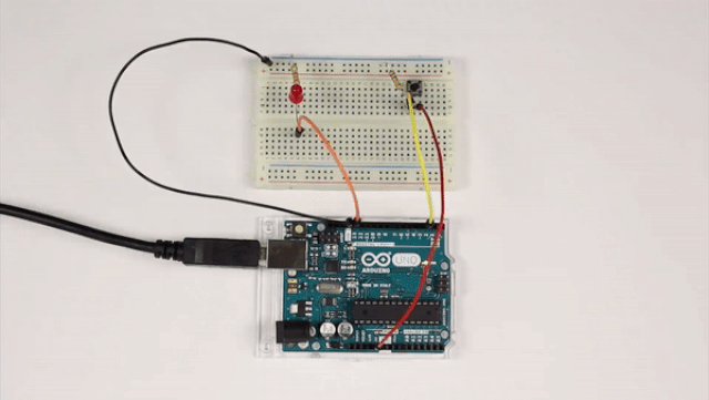 PULSADOR CON LED CONECTADO A PROTOBOARD Y ARDUINO