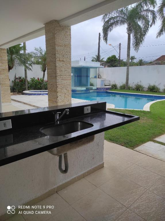 Miniatura: Casa com piscina a 150m da praia da Enseada