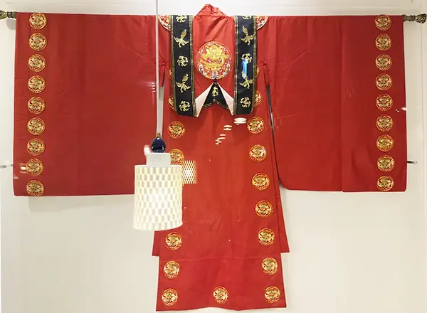 礼仪服装1.webp