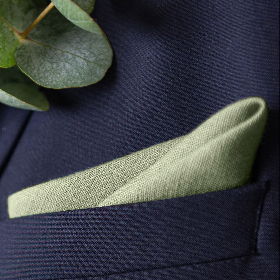 Miniaturbild: Soft Olive pocket square on a male model