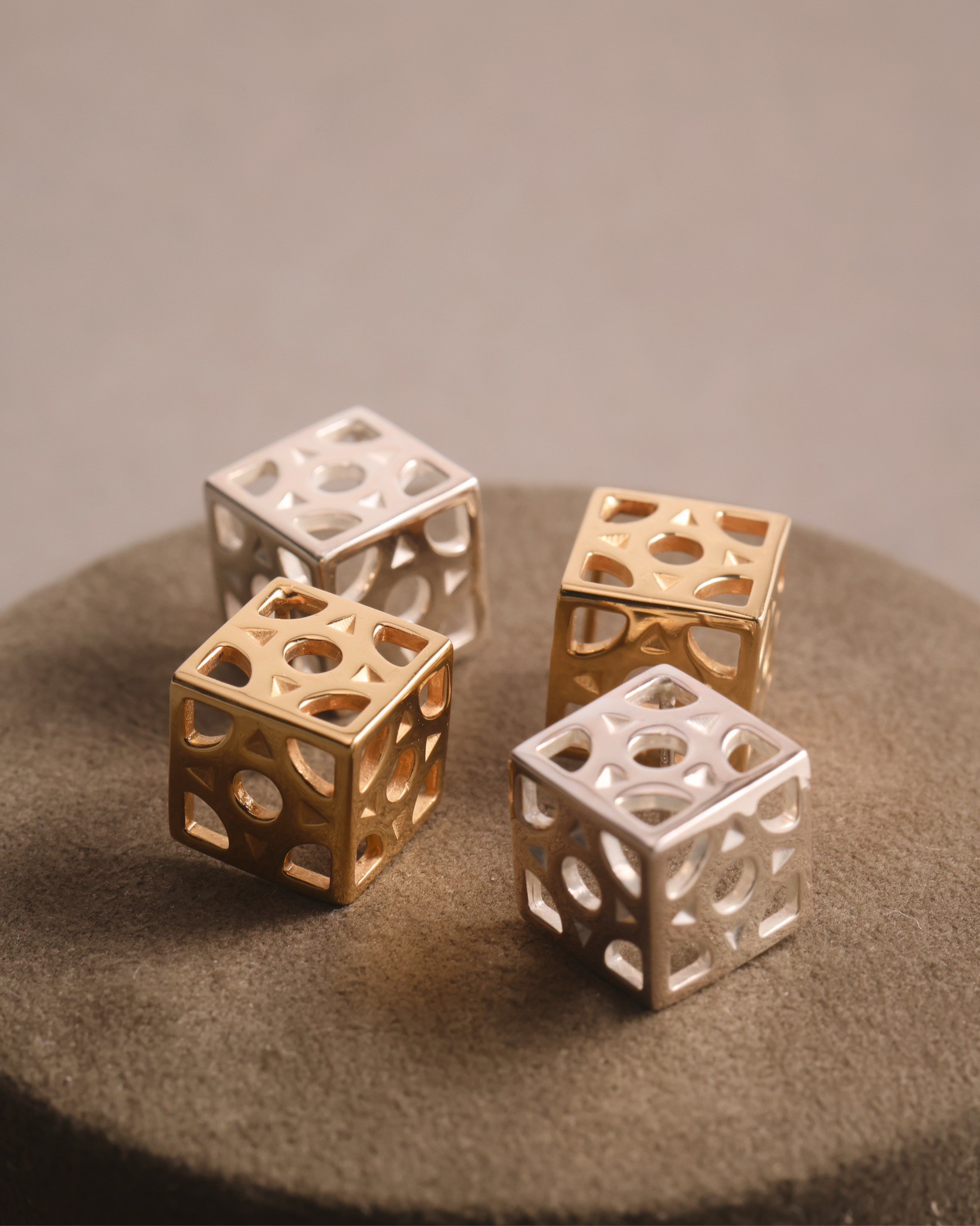 Hana Akari Silver Earrings