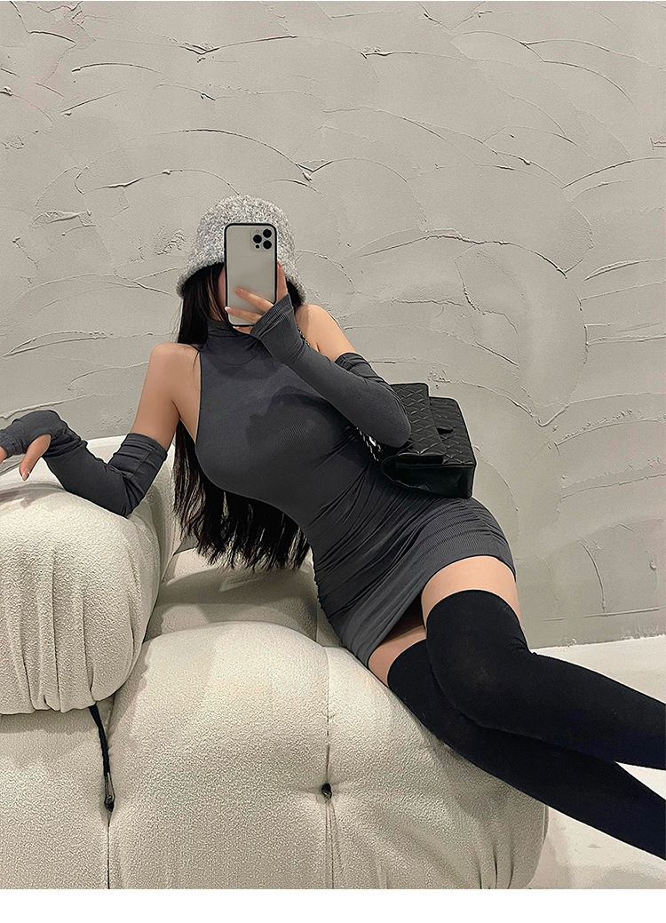 Thumbnail: Mini Vestido Feminino Gola Alta com Ombros Vazados