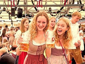 A maze of enormous beer tents, delicious food stalls, and exhilarating carnival rides awaited us. The Paulaner Beer Tent, alive with oompah music and overflowing with laughter, set the tone for the day. Lederhosen-clad men and women in traditional dresses filled the tents, celebrating with liters of potent brews.