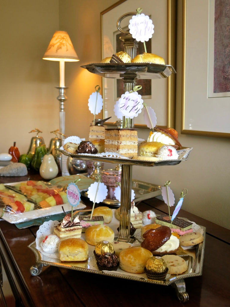 ÉTAGÈRES & TIERED STANDS