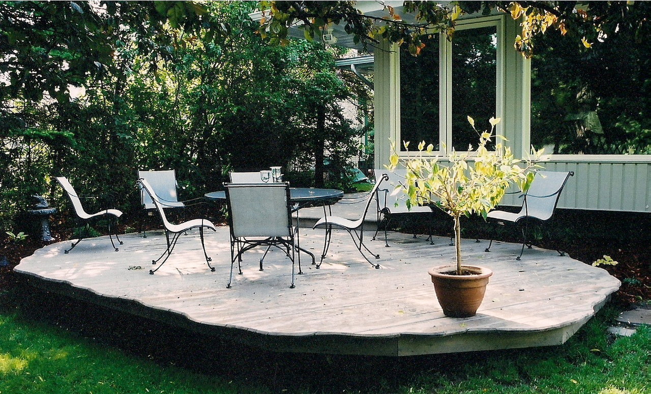 Cedar Deck with Scalloped Edges