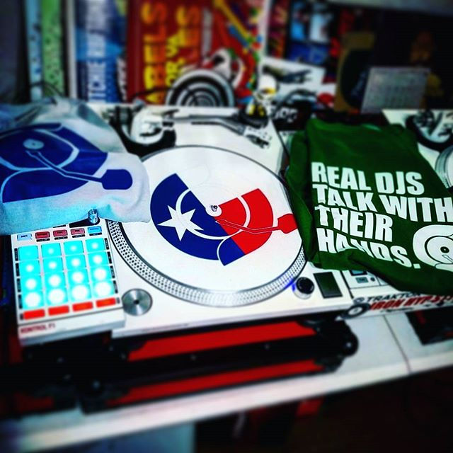 O to _crateconnect for the battle win competition prizes!  Thanks for the Continued support and dope new T-shirts and custom #Texas sl