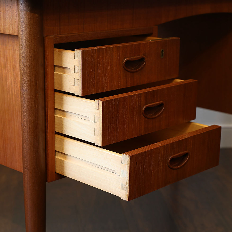 섬네일: Danish MCM Teak Desk