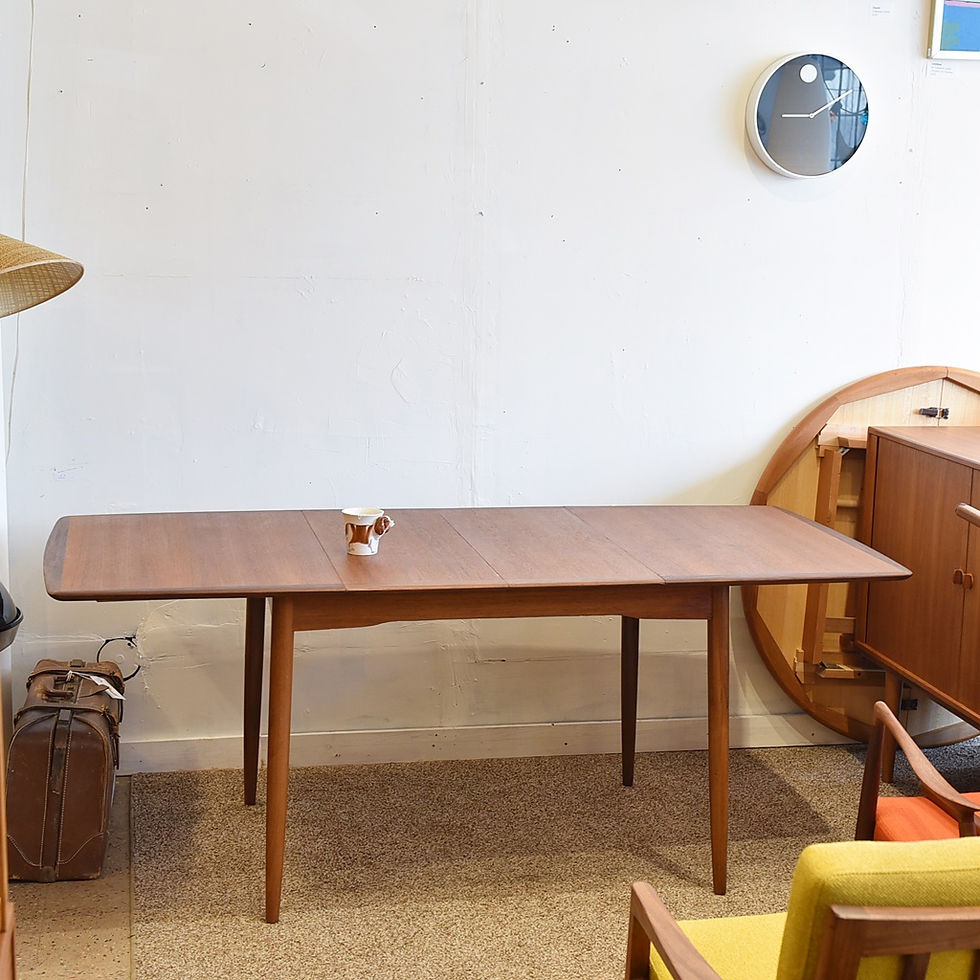 섬네일: Vintage MCM Teak Dining Table with 2 Leaves