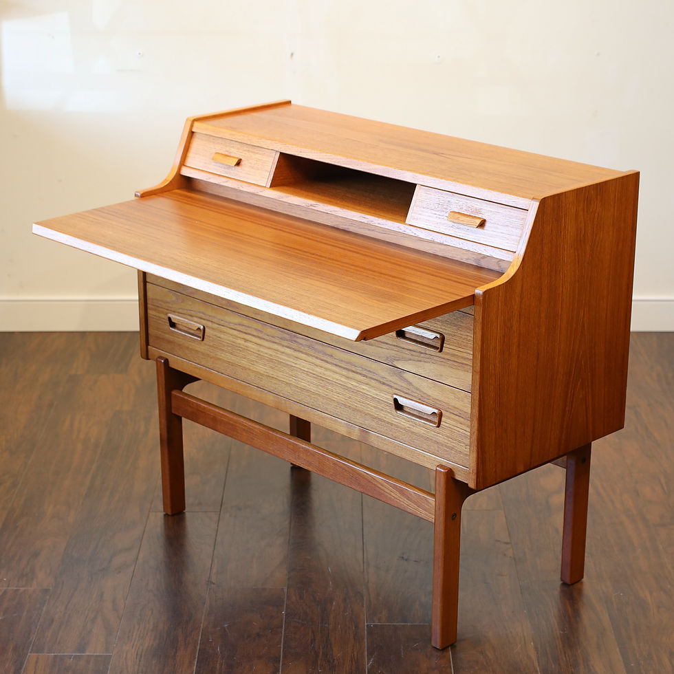 섬네일: Danish Modern Teak Secretary Desk by Arne Wahl Iversen for Vinde Møbelfabrik
