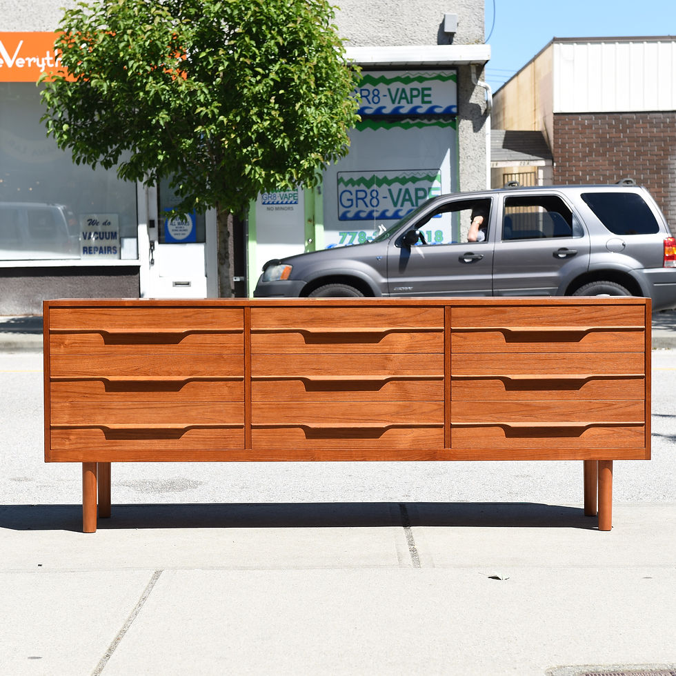 섬네일: Vintage Mid Century Modern Teak Dresser