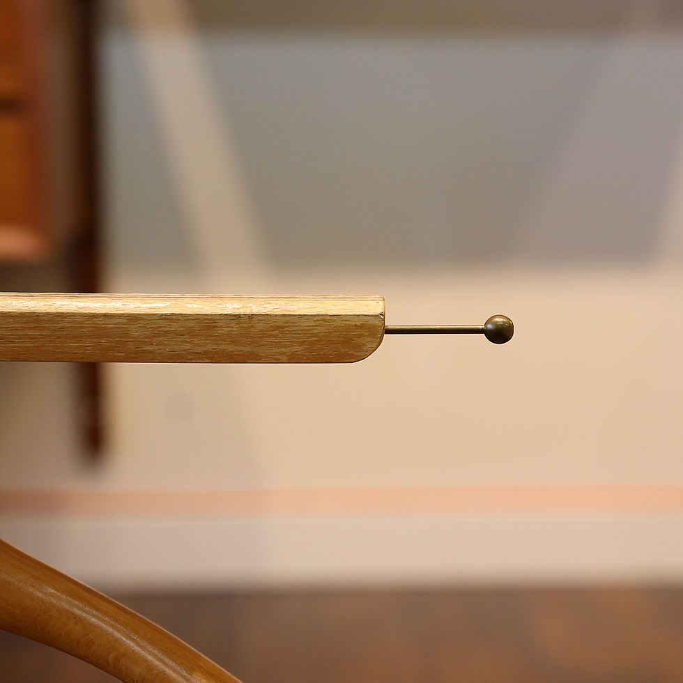 섬네일: Vintage Coat Hanger