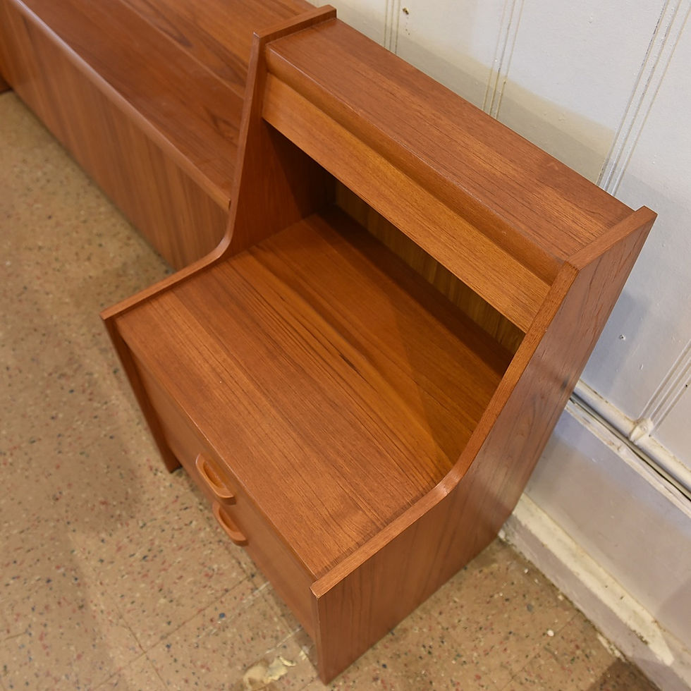 섬네일: Pair of Vintage Bedside Tables