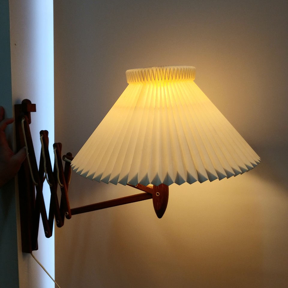 Thumbnail: Erik Hansen's Le Klint Lamp